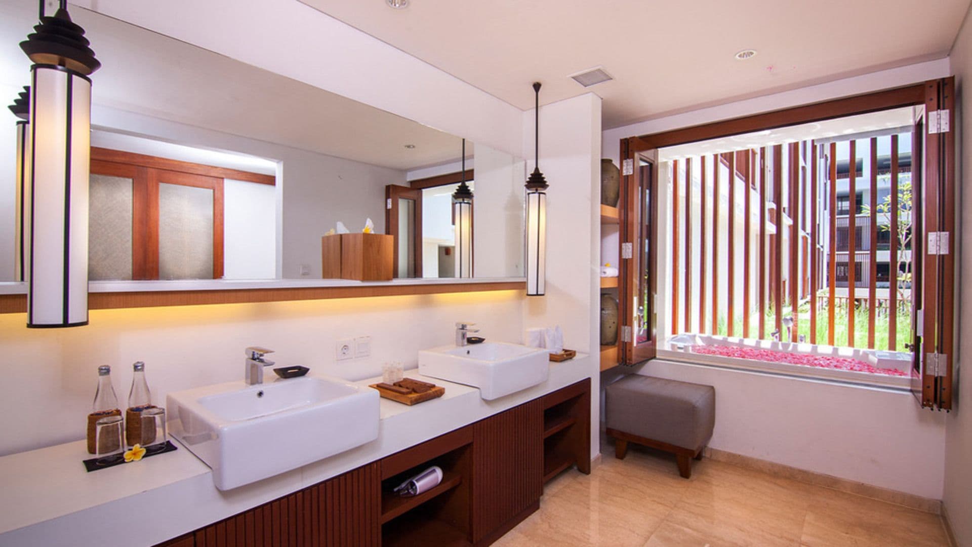 The-Magani-Hotel-and-Spa-Rooms-Bathroom-1.jpg